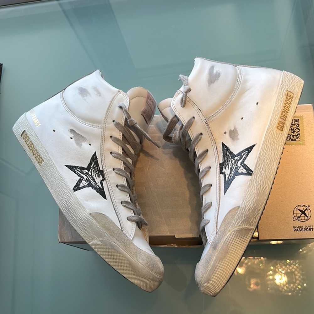 Woman’s golden goose sneaker, size 10 white - Picture 4 of 11